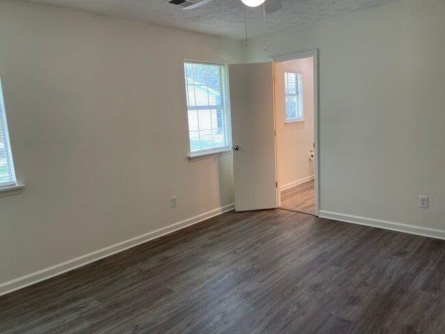 Building Photo - Ranch Home