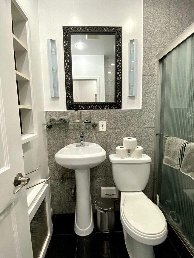 Building Photo - 310 E 103rd St