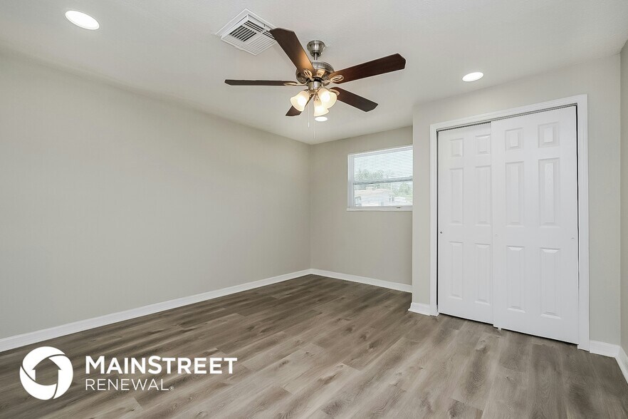 Building Photo - 5040 Valimor Dr