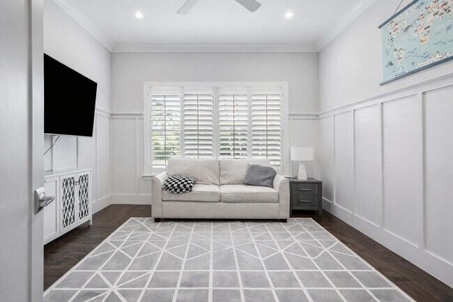 Building Photo - 2100 Notre Dame Dr