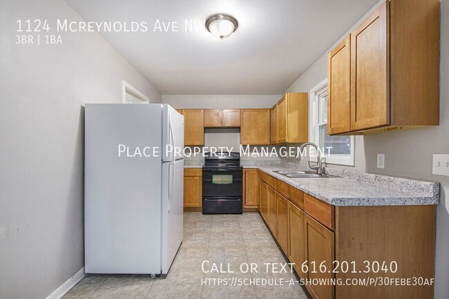 Building Photo - 1124 Mcreyonlds - 3 bedroom with four seas...