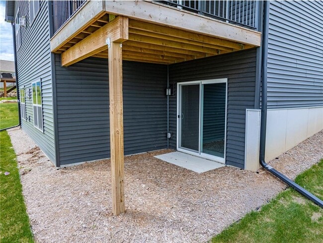 Building Photo - 717 Winterberry Ln