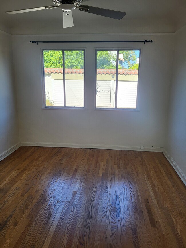 Building Photo - 346 N Alfred St