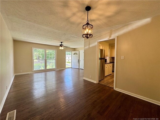 Building Photo - 431 Waterbury Dr