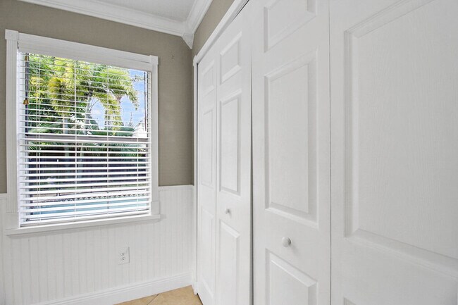 Building Photo - 7870 Blackwood Ln
