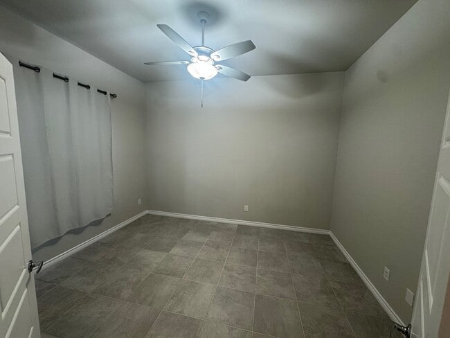 Building Photo - 5209 Lamont Ave