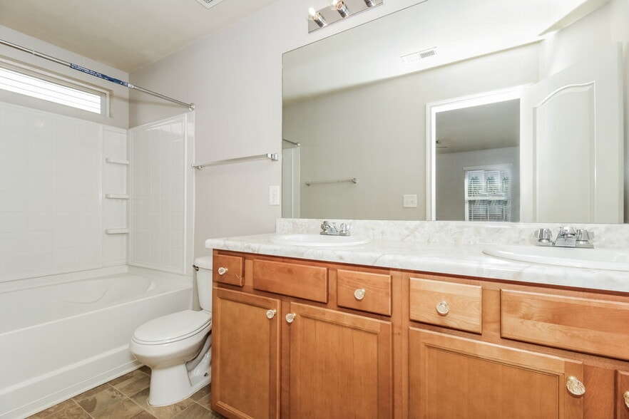 Building Photo - 162 High Point Way