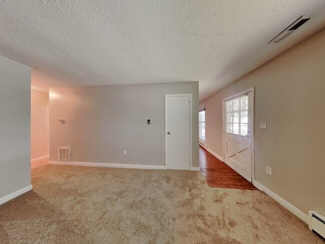 Building Photo - MOVE IN SPECIAL! 3 bed 1 bath in Greenwood!