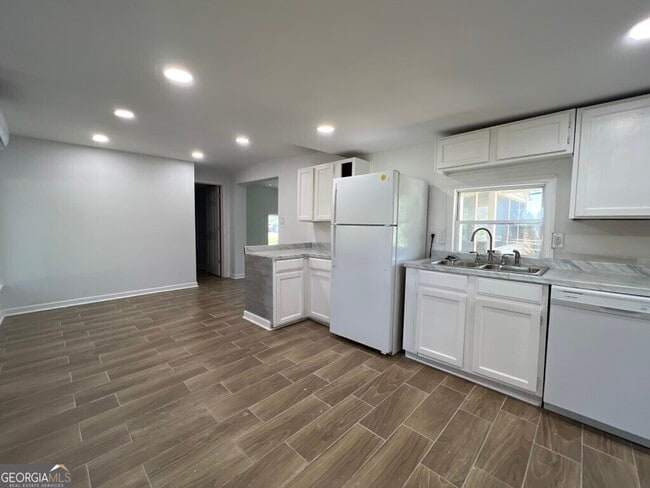 Building Photo - 66 4th St