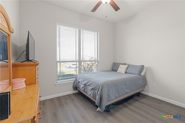 Building Photo - 7822 Kendall Hill Dr