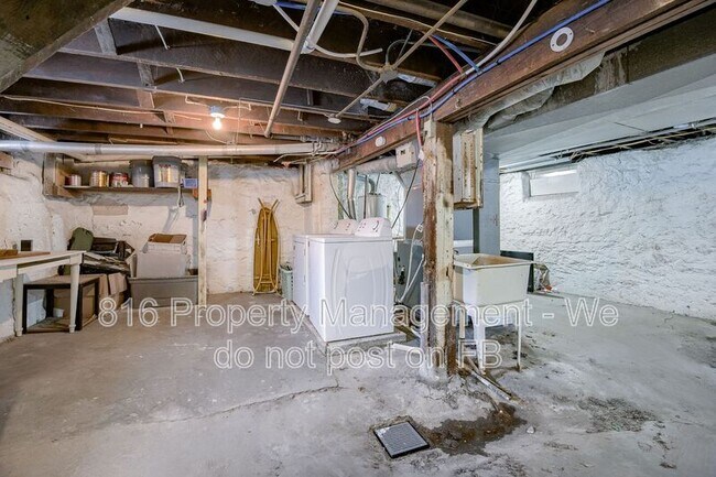 Building Photo - 800 E 33rd St