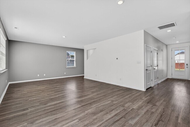 Building Photo - Coastal Living in The Preserve at Tidewater