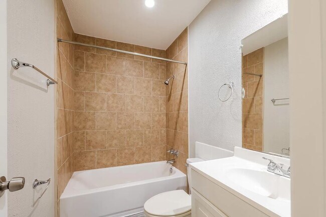 Building Photo - 16738 Barcelona Dr