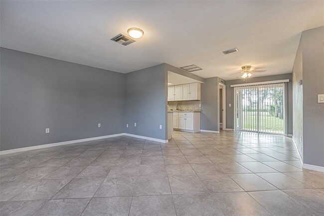 Building Photo - 1529 Larkin Rd