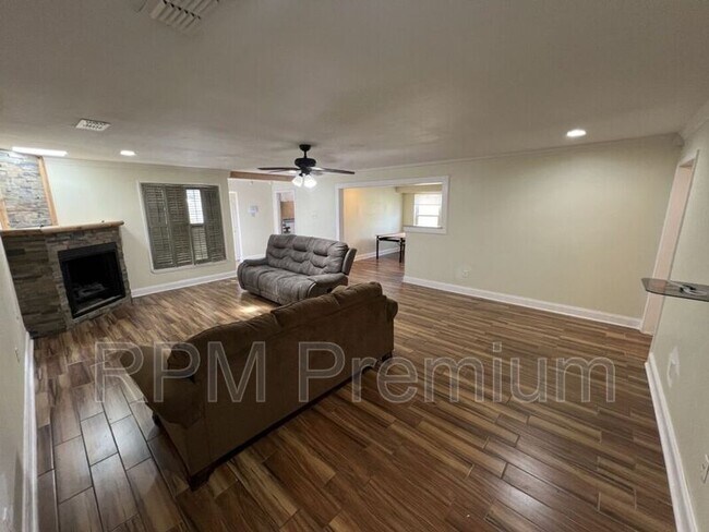 Building Photo - 1944 W Marsden Pl