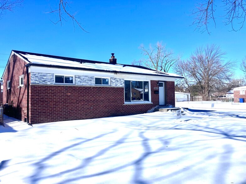 Building Photo - 21781 Logue Ave