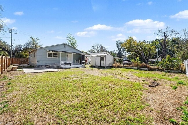 Building Photo - 8902 El Portal Dr