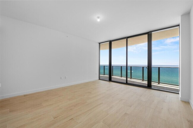 Building Photo - 900 N Ocean Blvd