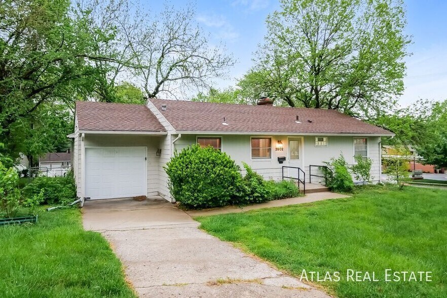 Building Photo - 3902 W 72nd Terrace