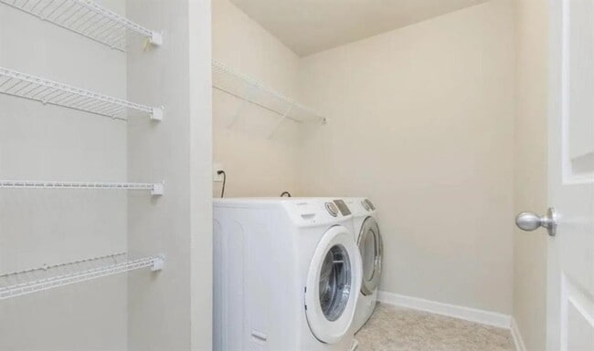 Building Photo - 3369 Castleberry Village Cir