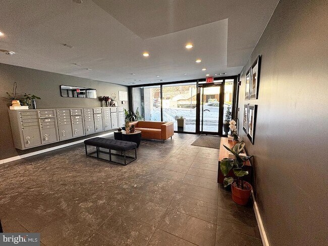 Building Photo - 700 Roeder Rd