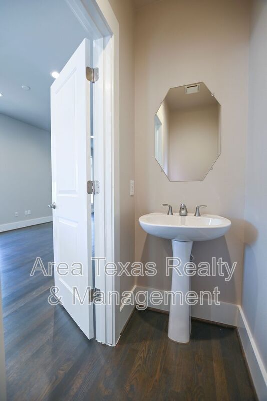 Building Photo - 2220 Portsmouth St