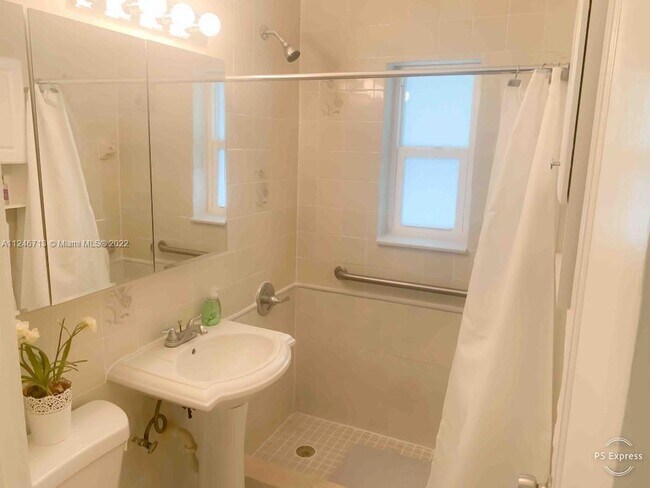 Building Photo - 2724 SW 34th Ct