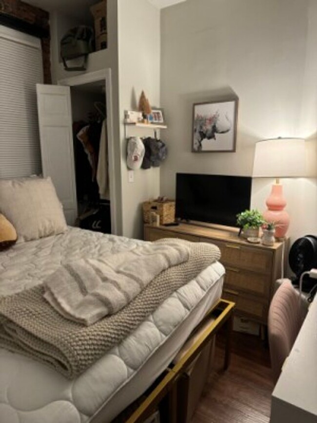 Building Photo - North End - 2 bedroom apartment - 9/1