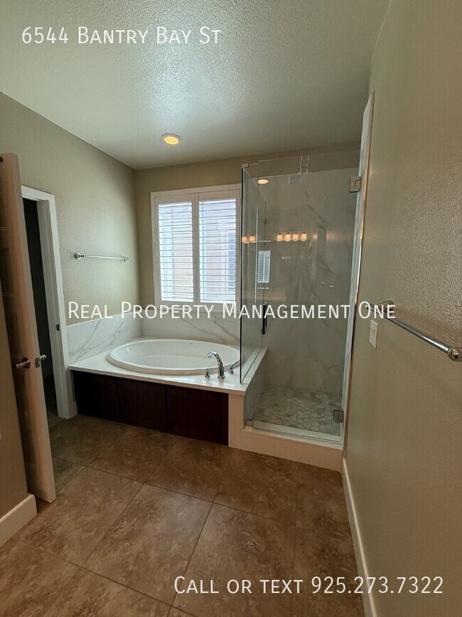 Building Photo - 6544 Bantry Bay St