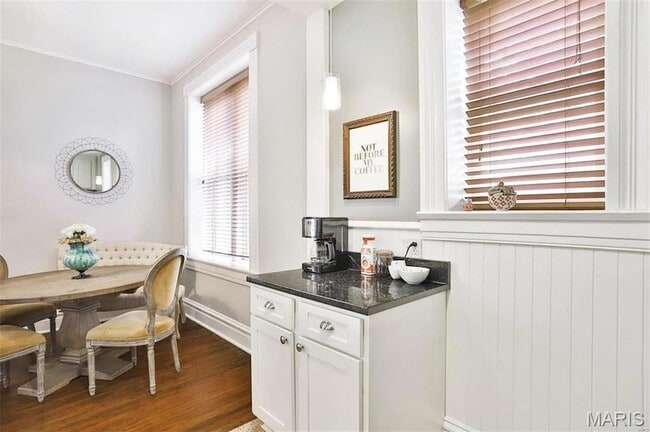 Building Photo - 2018 Senate St