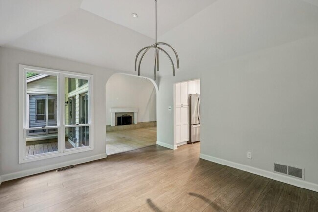 Building Photo - 110 Westchester Way