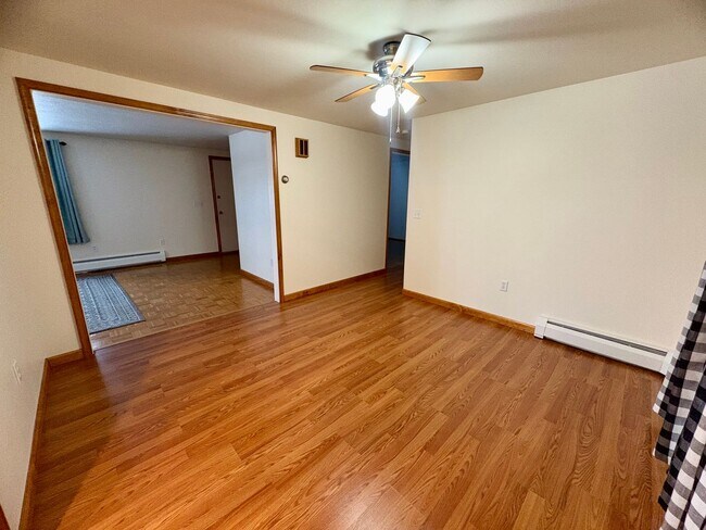 Building Photo - 3 Bedroom Rancher in Lebanon!