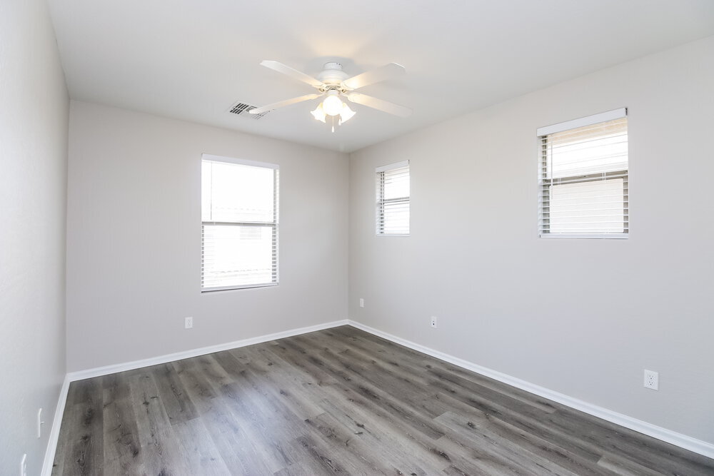 Building Photo - 992 S Hawk Ln