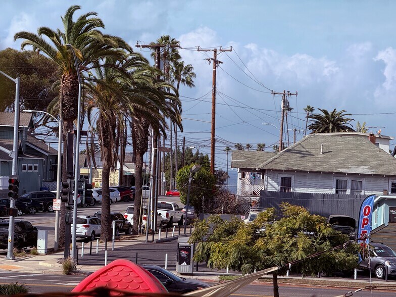 Primary Photo - 323 S Francisca Ave