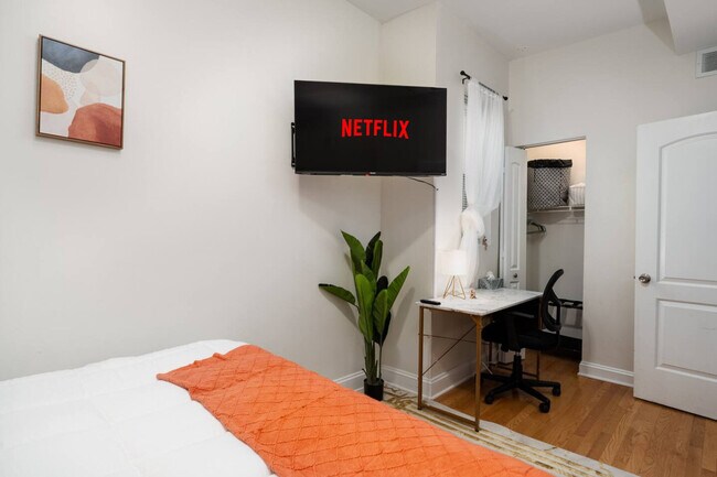 Building Photo - 2724 W Division St