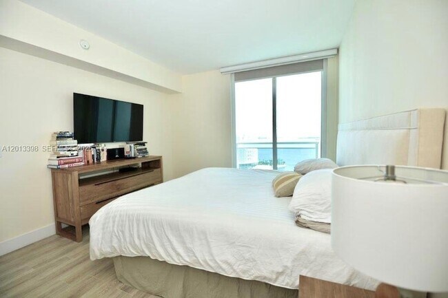 Building Photo - 951 Brickell Ave