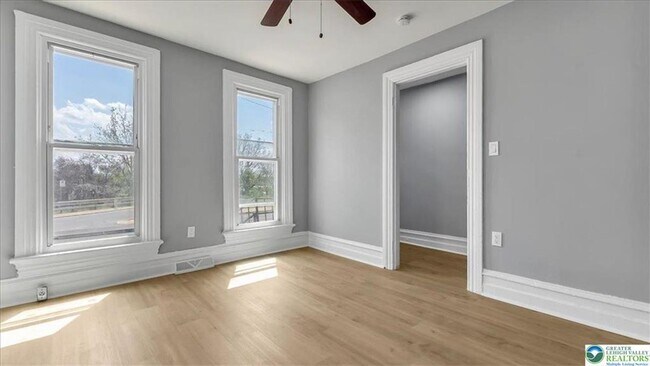 Building Photo - 841 Jackson St