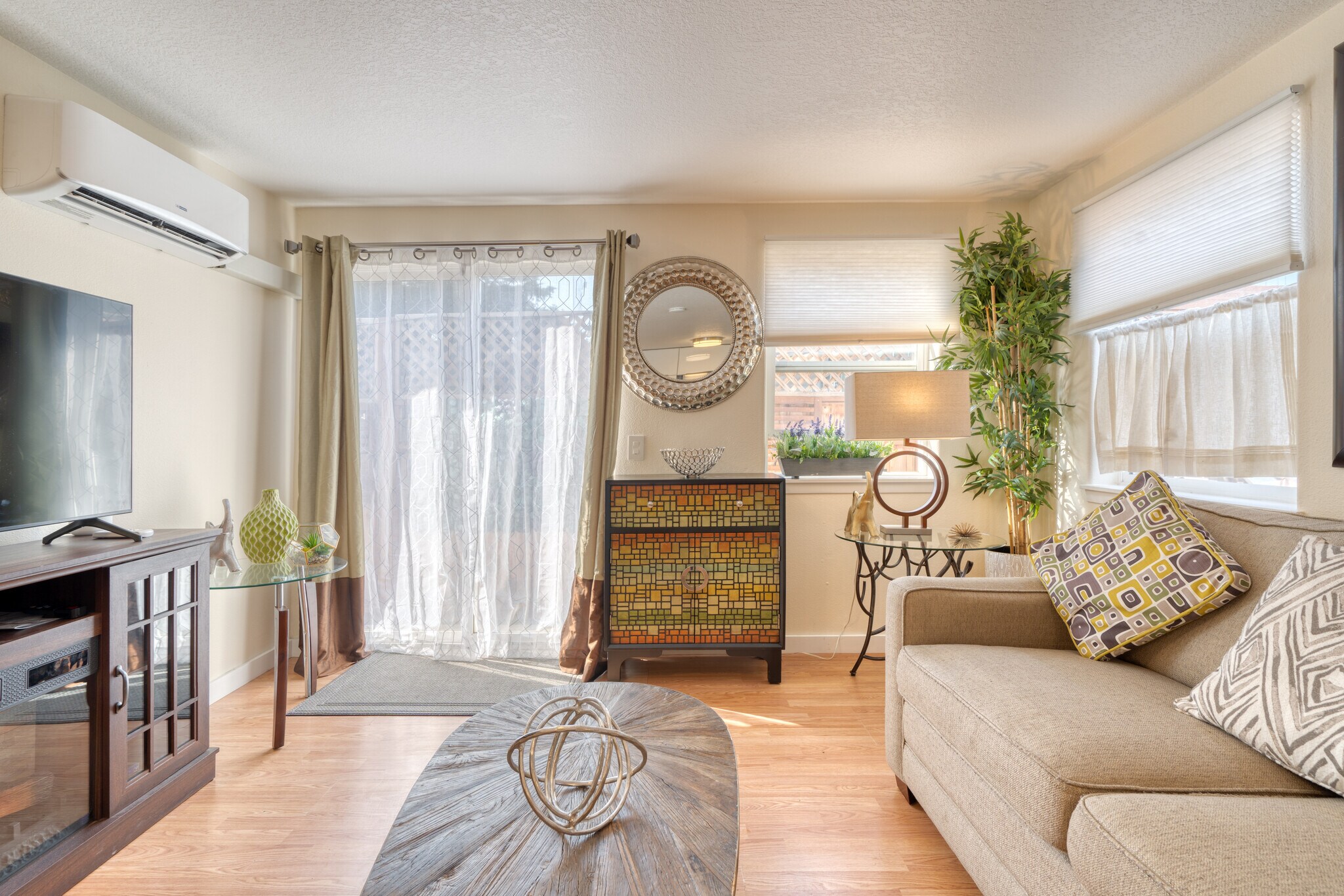 Building Photo - 1676 SE Marion St