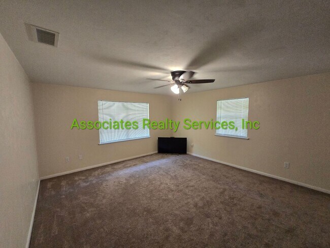 Building Photo - Huge home on acreage with Greenhouse and P...