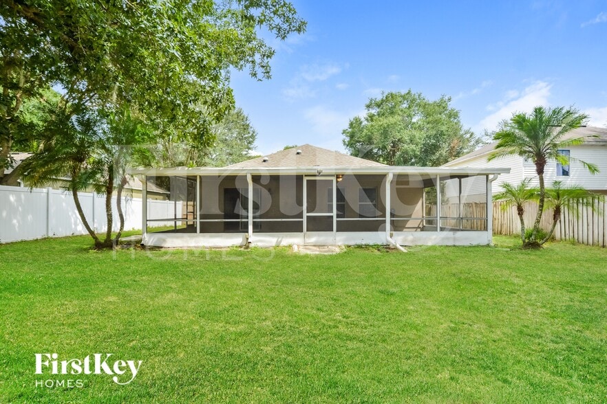 Building Photo - 1741 W Marshall Lake Dr