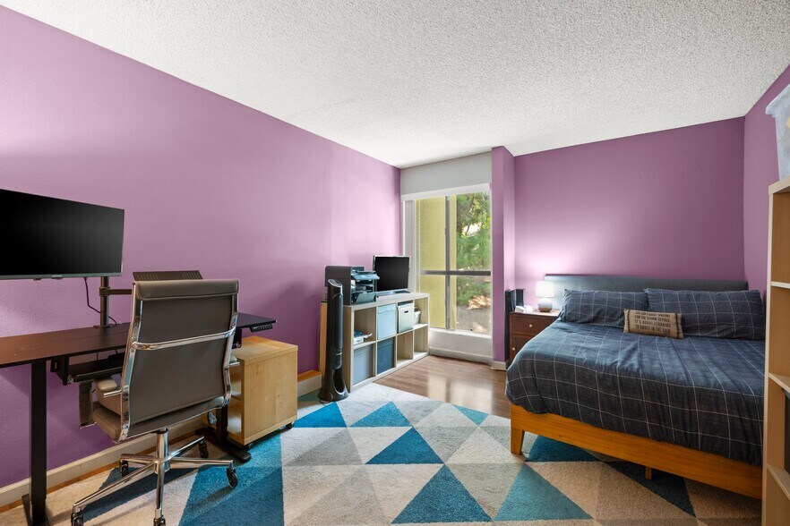 Building Photo - 898 Temple Ter