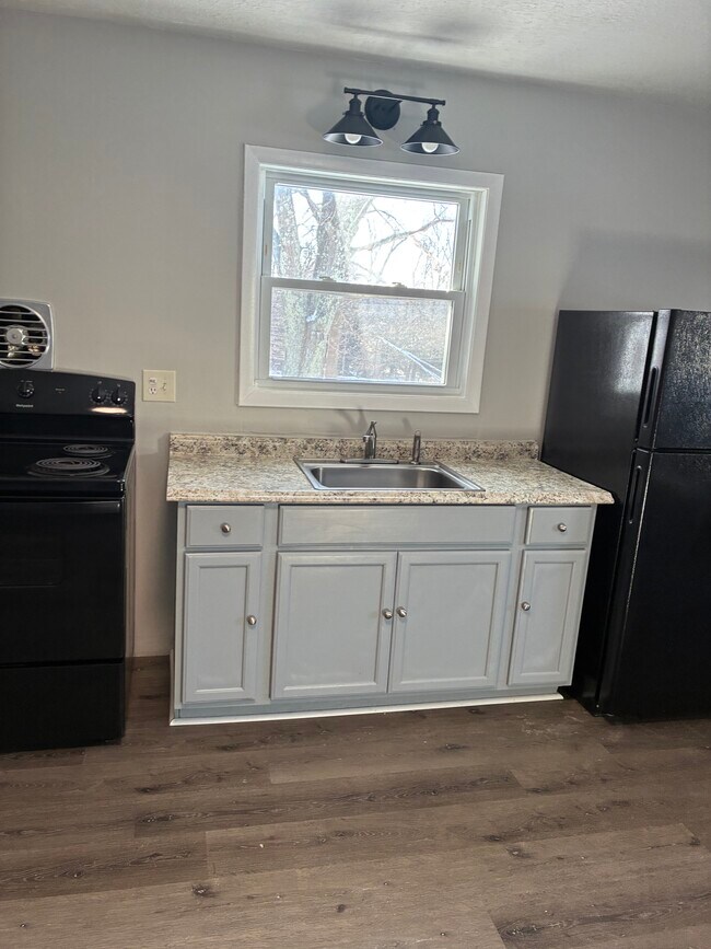 Building Photo - 1127 Mill St