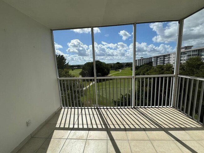 Building Photo - 3200 N Palm Aire Dr