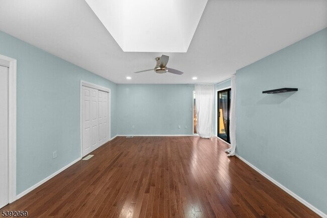 Building Photo - 148 Riverbend Dr