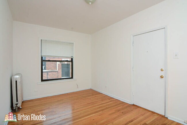 Building Photo - 933 W Sunnyside Ave