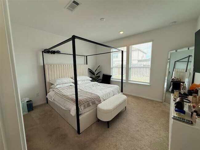 Building Photo - 17802 Plow Horse Ln