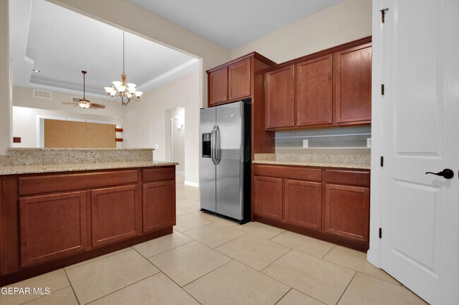 Building Photo - 5648 Valley Oak Dr