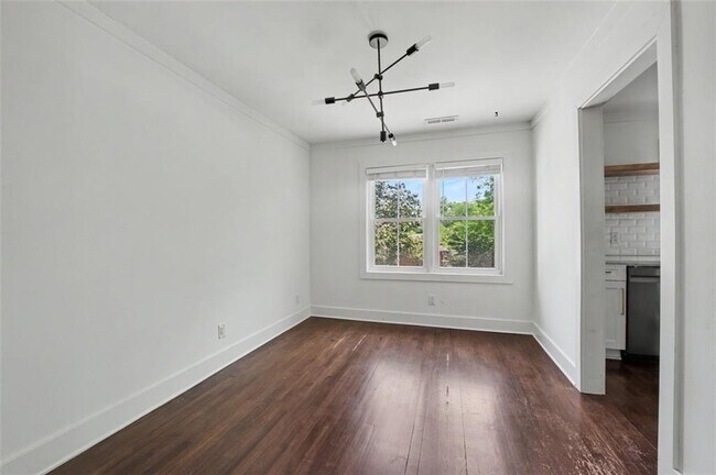 Building Photo - 2352 2nd Ave