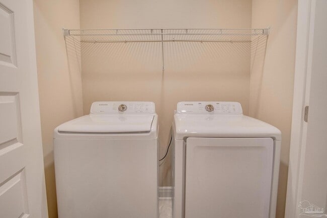 Building Photo - 310 S F St