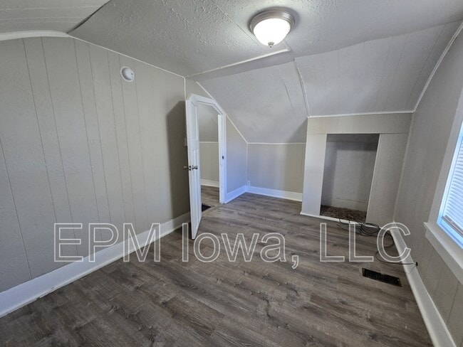 Building Photo - 109 Summit Ave